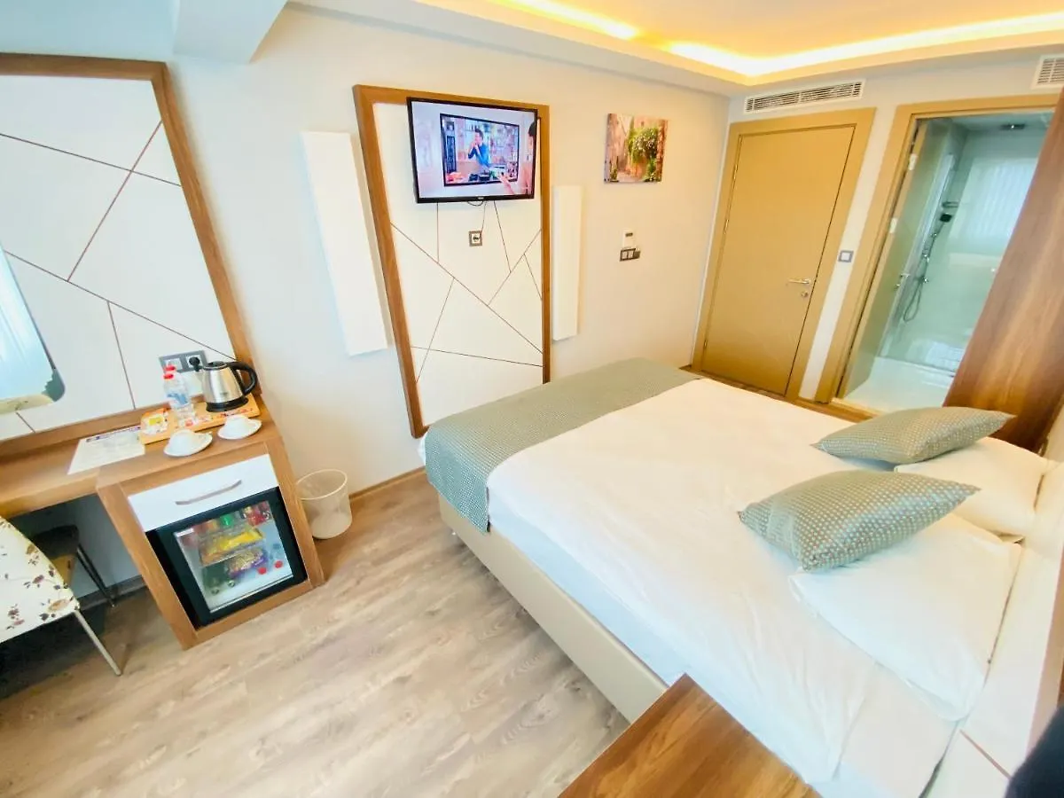 Hakcan Hotel Esmirna 3*,